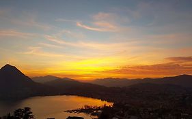 Sonniges Paradies mit Seeblick und Panoramaterrasse